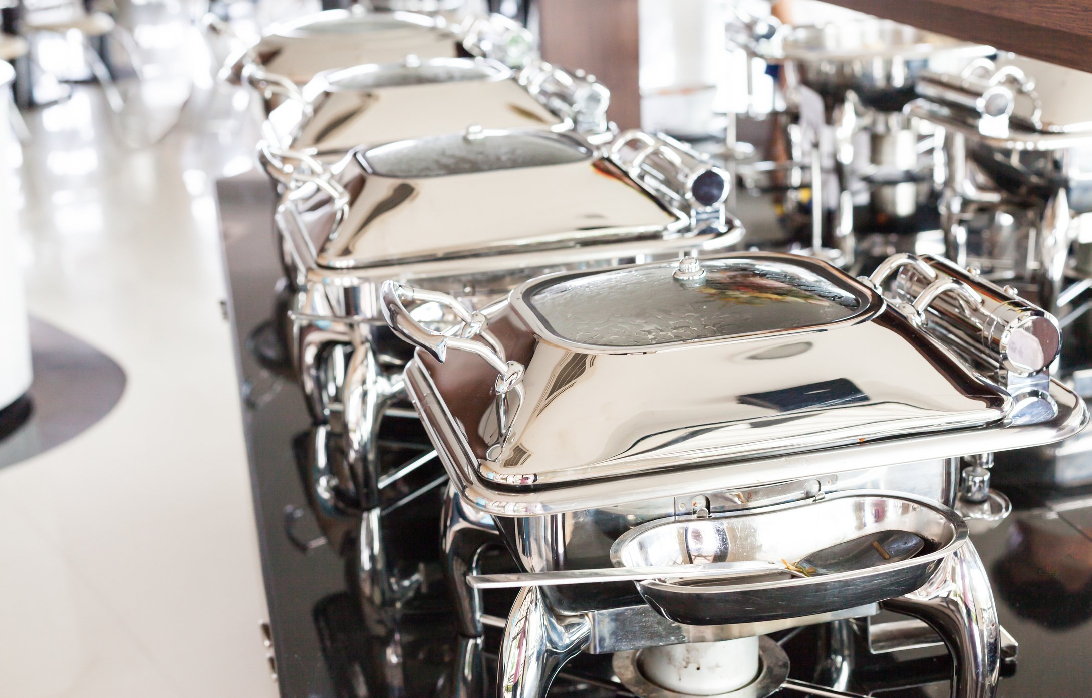 Stainless steel bowl and clean in the hotel restaurant.